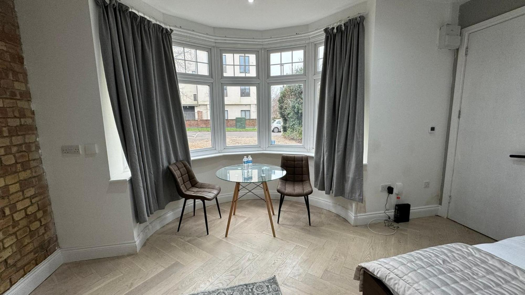 London Studios And Suites Harrow Exterior foto