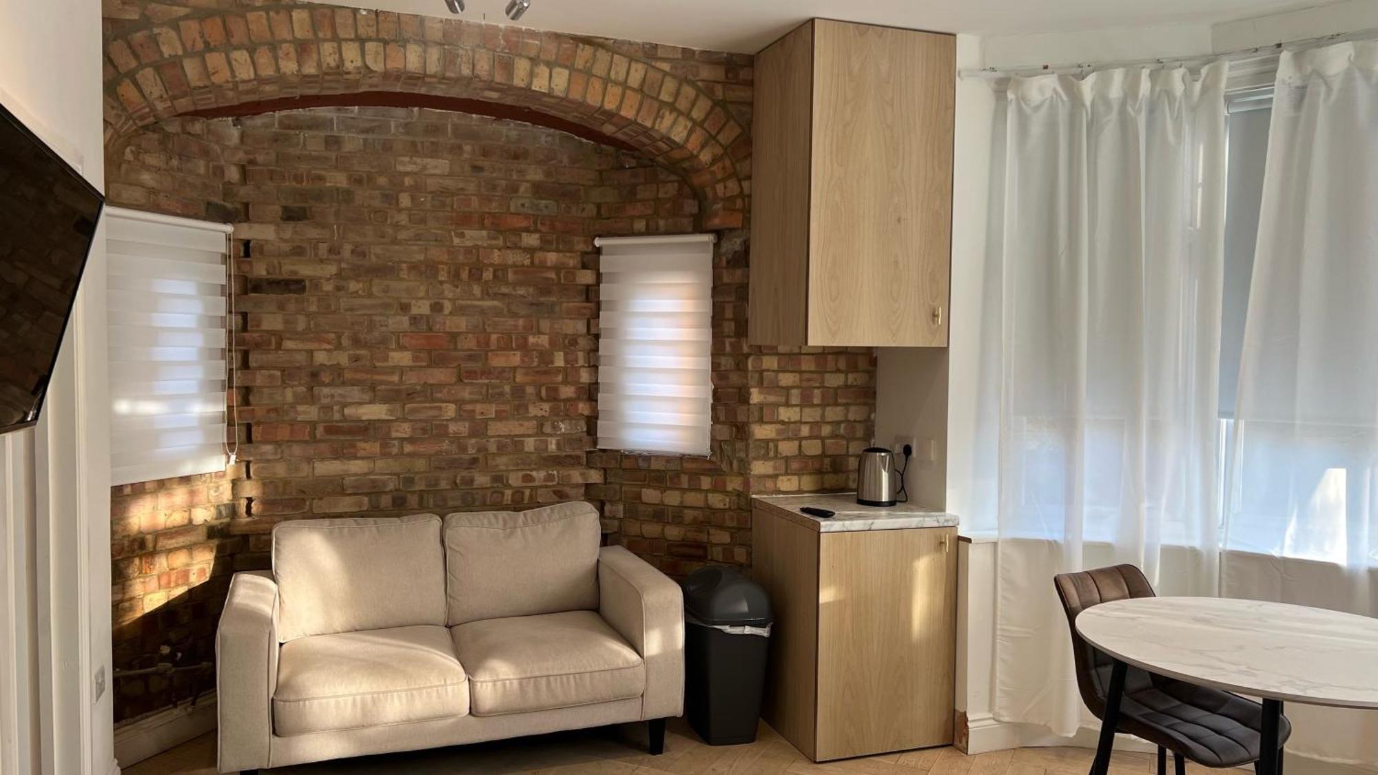 London Studios And Suites Harrow Exterior foto
